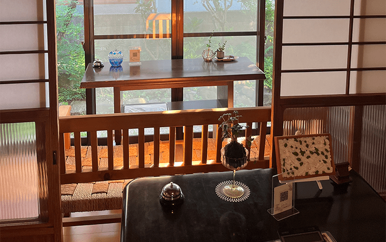 隠れ家キッチン木漏れ日